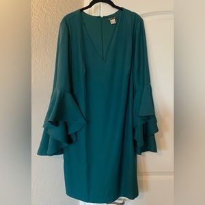 Bell sleeve shift dress, emerald green
